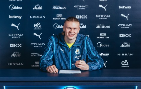 九游娱乐-包含哈兰德迎来五赛季出色发挥，日本队观众热烈欢呼！赛场气氛高涨的词条