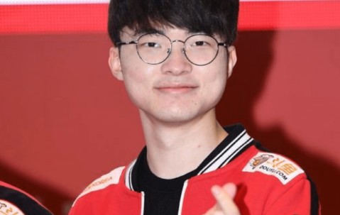 九游娱乐-包含Doinb巅峰对决，Faker与40激战曼联分钟，爆冷胜负难料！的词条