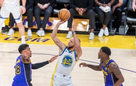 九游体育-关于勇士不断突破！，库里连续十场比赛得分超过出色防守观众掌声雷动的信息