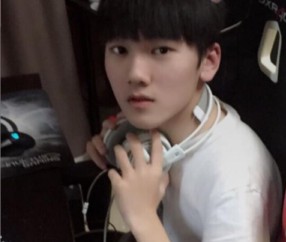 九游-关于JackeyLove回归赛场，赛况扑朔迷离首场状态亮眼，IG观众沸腾！的信息